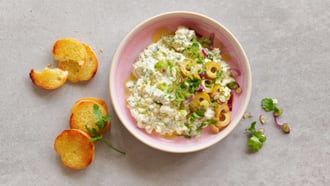 Feta-Aufstrich mit Paprika und Petersilie