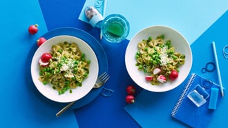 Pesto-Pasta mit Erbsen