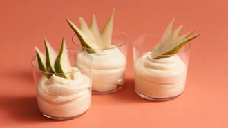 Weisse Schokoladenmousse mit Birne