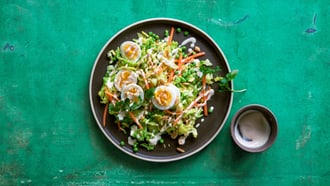 Wirzsalat mit Erdnussdressing