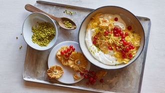Quark con ananas e ribes