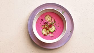 Zuppa fredda di barbabietola e cetriolo