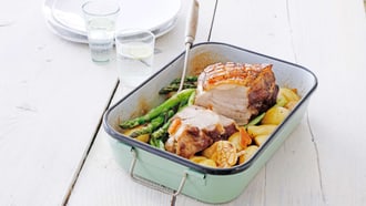 Rôti de porc avec asperges à l'ail