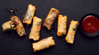 Involtini primavera con macinato di manzo e prezzemolo