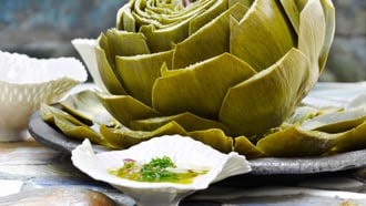 Artischocken mit Orangenvinaigrette