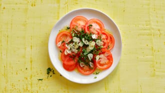 Salade de tomates à l'ail