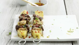 Spiedini d’ananas e manzo
