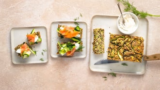 Pane di zucchina con salmone affumicato