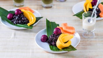 Riz collant avec fruits exotiques
