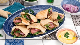 Pita à l'agneau avec houmous
