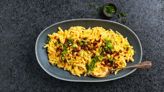 Spätzli al formaggio con cipollotti
