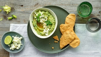 Limetten-Feta-Hummus