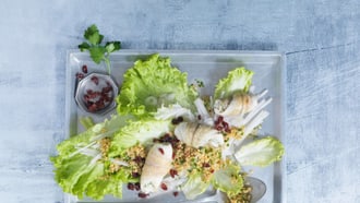 Linsensalat mit Fischröllchen