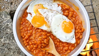 Baked Beans und Spiegeleier