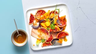 Süsskartoffel-Blutorangen-Salat mit Rauchforelle