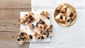 Frozen yoghurt bark avec granola