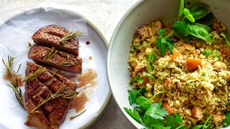 Petto d’anatra con cuscus alle albicocche e alle noci