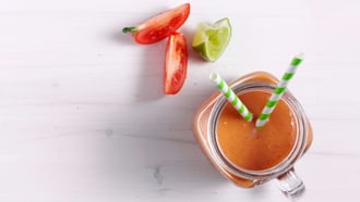 Aprikosen-Smoothie mit Tomate