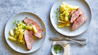 Schinkli mit Kartoffelstampf und Apfel