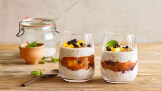 Leinsamenpudding mit Heidelbeeren und Mango