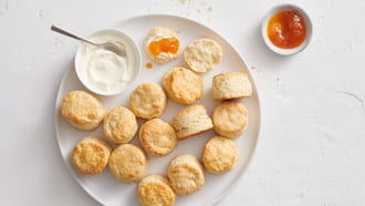 Scones con crème fraîche