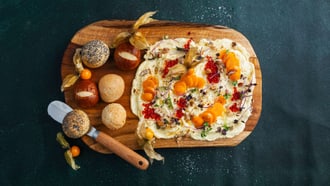 Planche de beurre avec fruits
