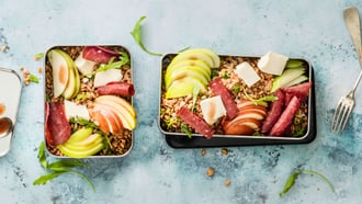 Insalata di spelta con formaggio di capra e mela