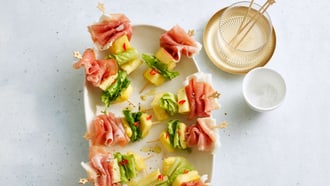 Spiedini d'ananas e prosciutto di Parma