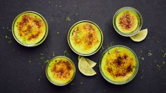 Crème brûlée au lait de coco et au citron vert