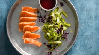Lachs-Tataki mit Spargeln