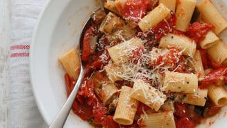 Pasta mit gebackener Tomatensauce