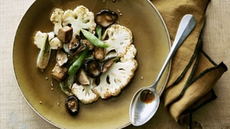 Cavolfiore al tofu e ai funghi shiitake