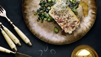 Gratin de quinoa sur un lit d'oignons nouveaux