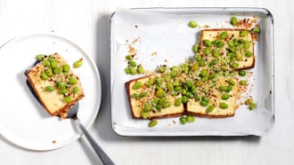 Tofu affumicato con edamame