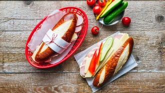 Sandwich con cervelas e formaggio