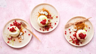 Panna cotta coco-gingembre à la grenade