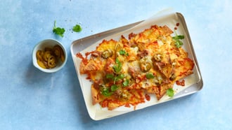 Tortilla-Chips mit Bohnenpüree