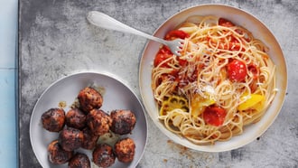Spaghetti mit Ofentomaten und Fleischbällchen