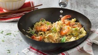 Riz sauté au chou chinois et aux crevettes