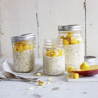 Mini cocotte di avena al forno con cocco e lamponi