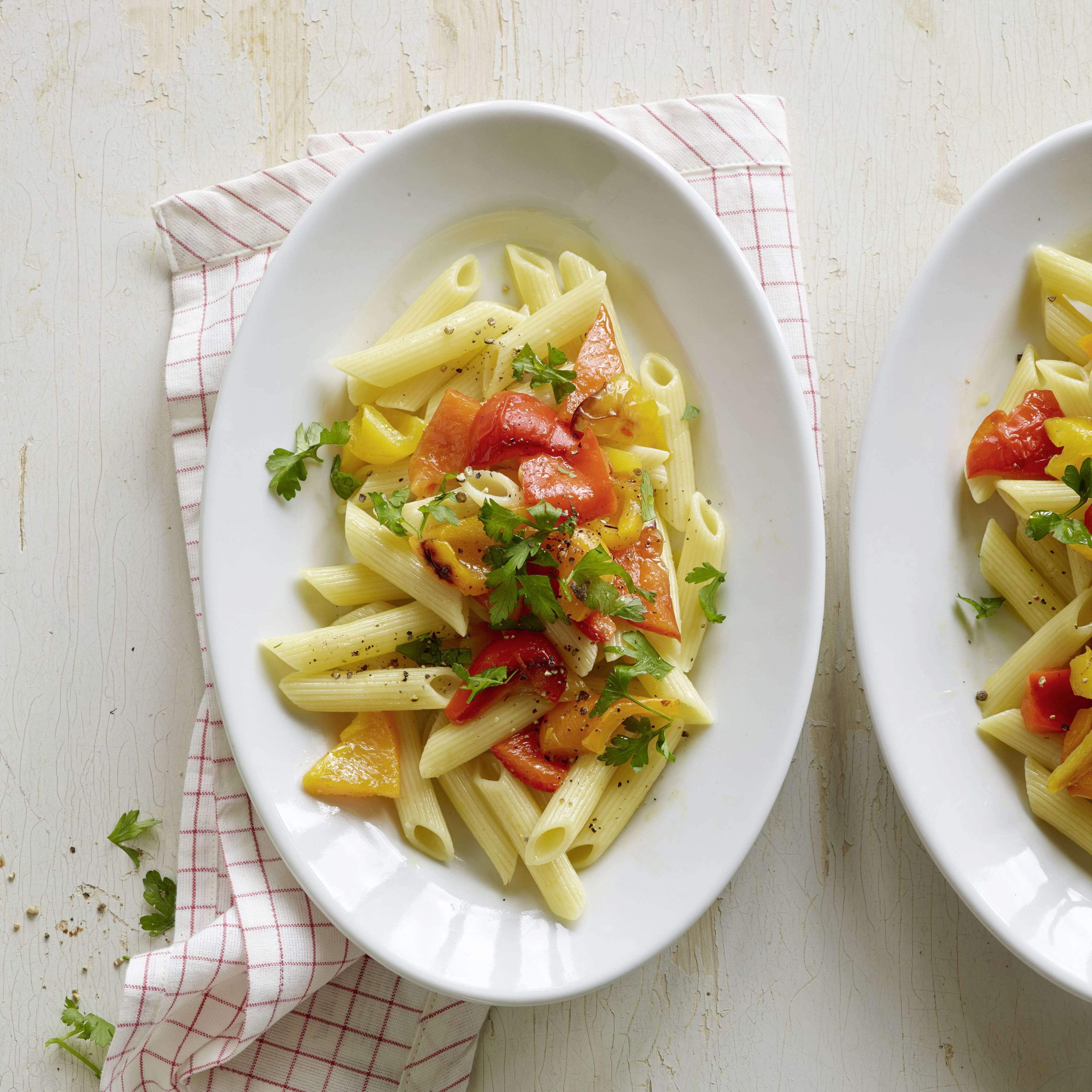 Peperonata mit Kapern und Oliven | Rezept