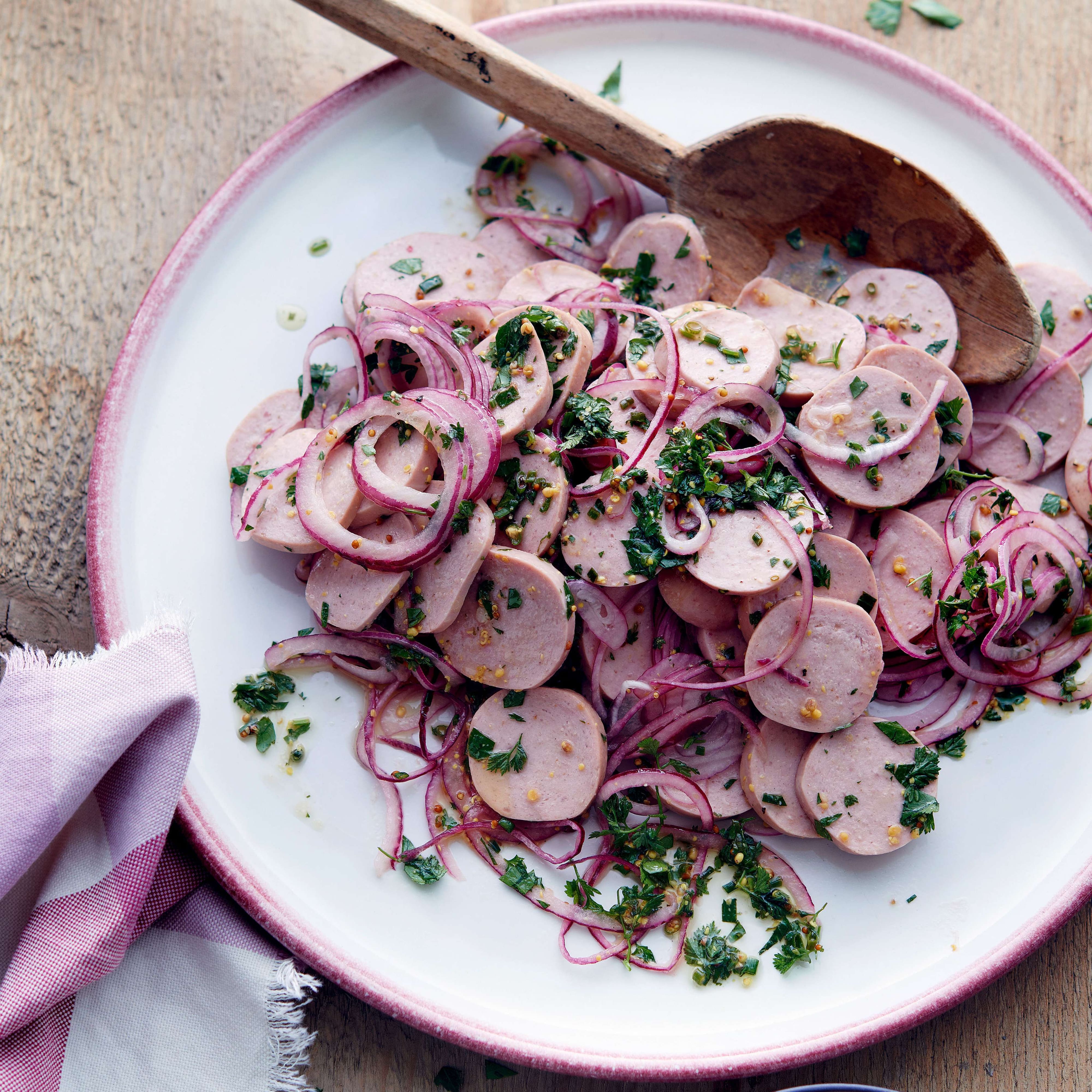 Pollo alla birra con insalata alle erbe aromatiche | Migusto