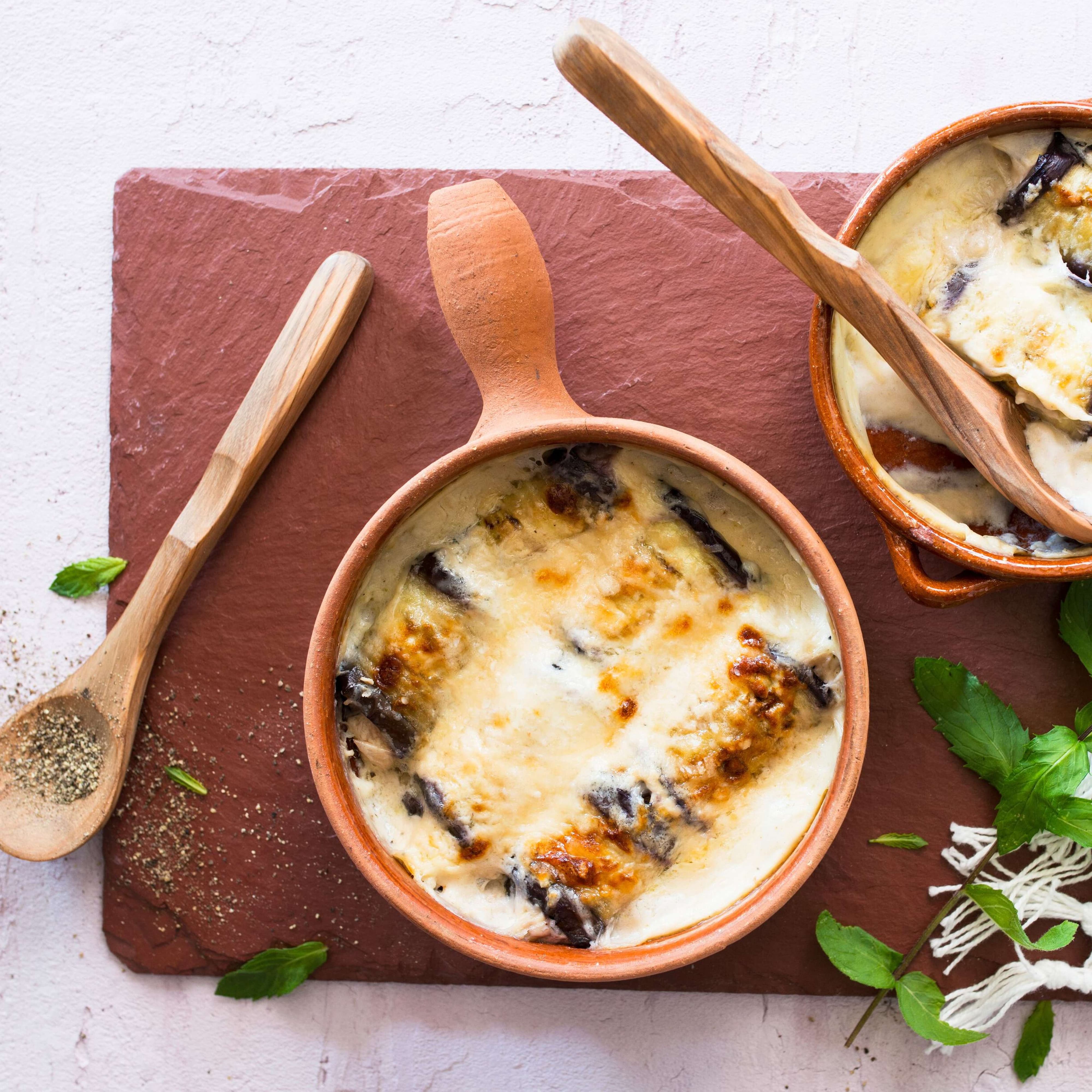 Gebackene Aubergine mit Oliven-Zitronen-Salat | Rezept Gebackene Aubergine mit Oliven-Zitronen-Salat | Rezept