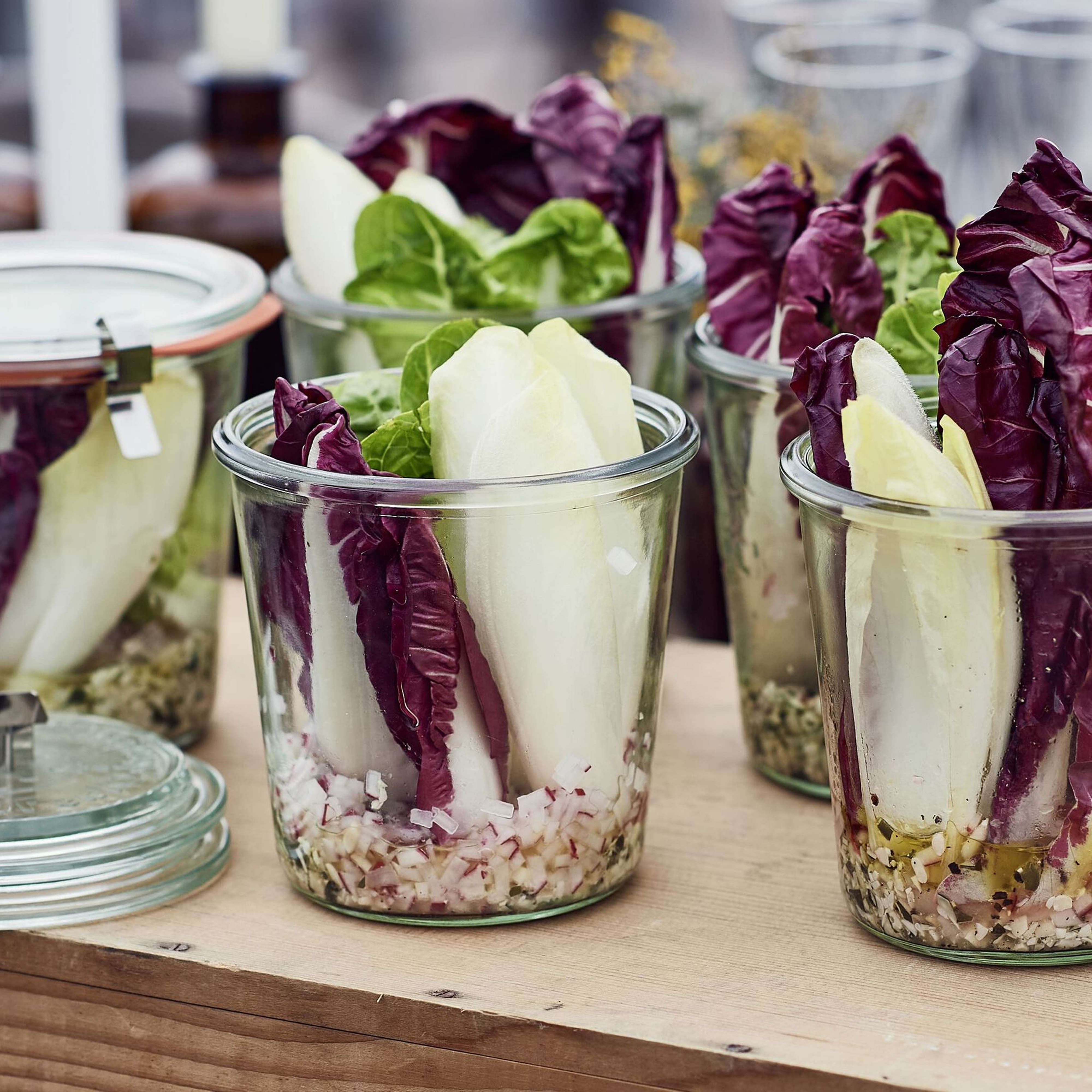 Chicoréesalat mit Safran-Apfel-Vinaigrette | Migusto