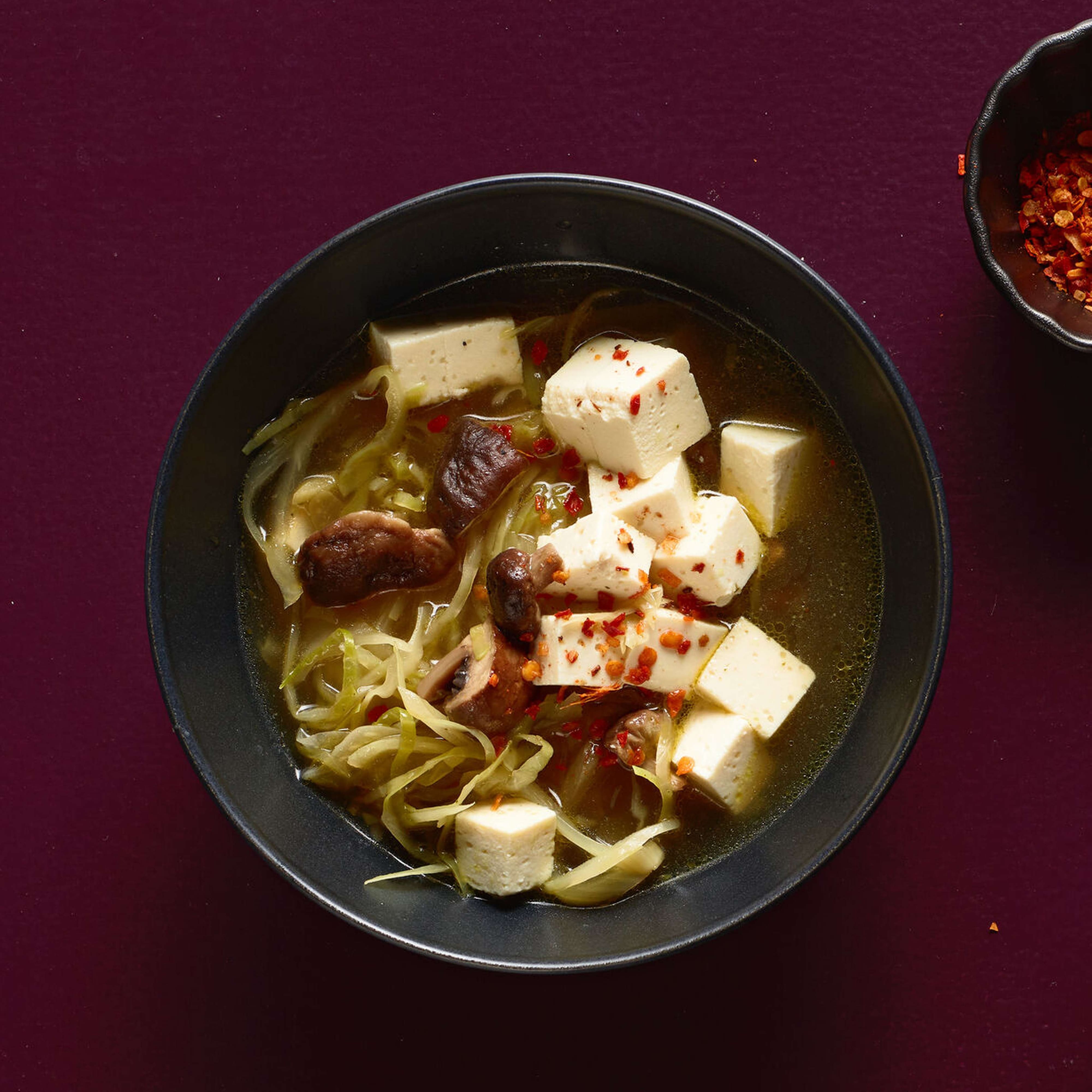 Bouillon mit Ingwer und Seidentofu | Rezept