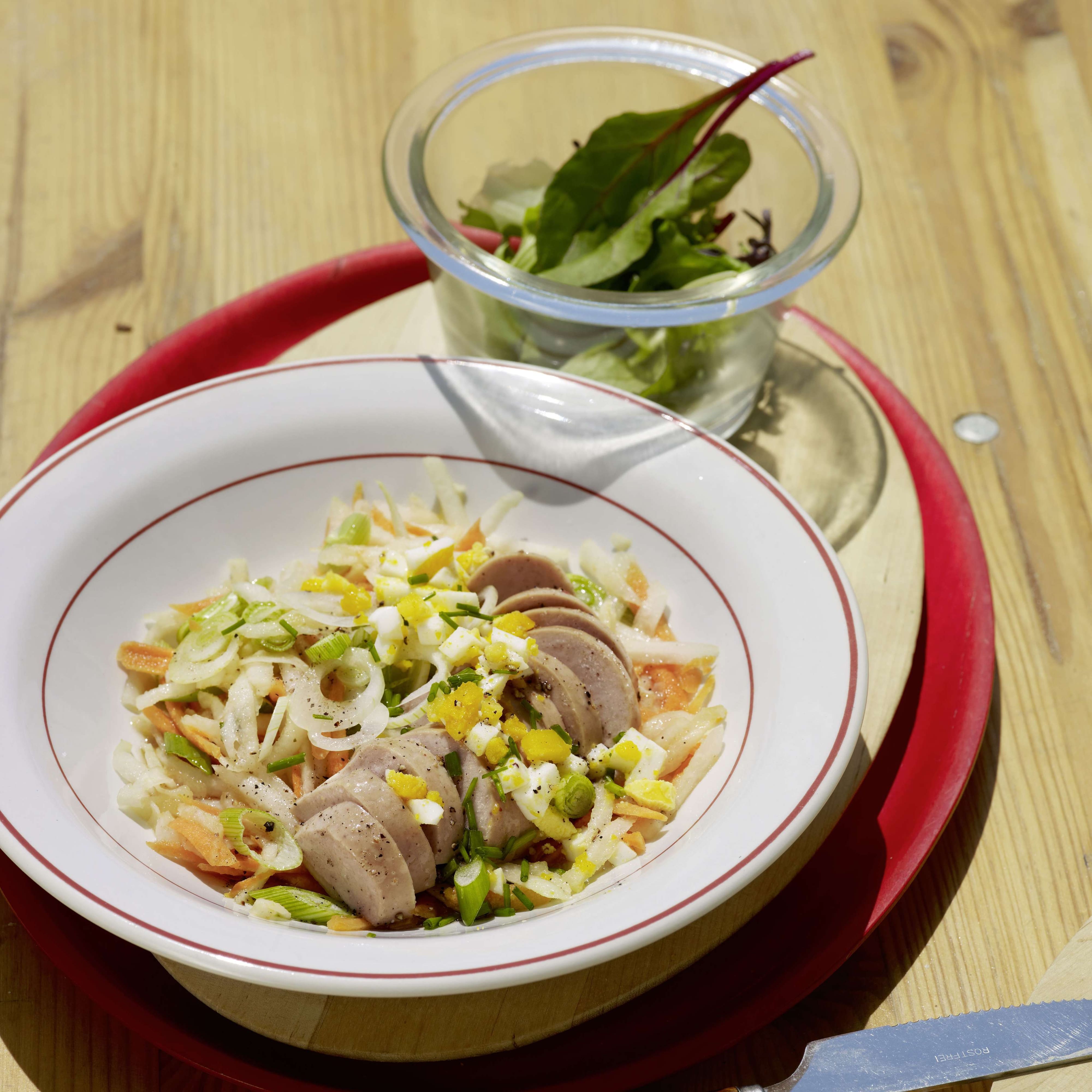 Wurstsalat mit Kräutervinaigrette | Migusto