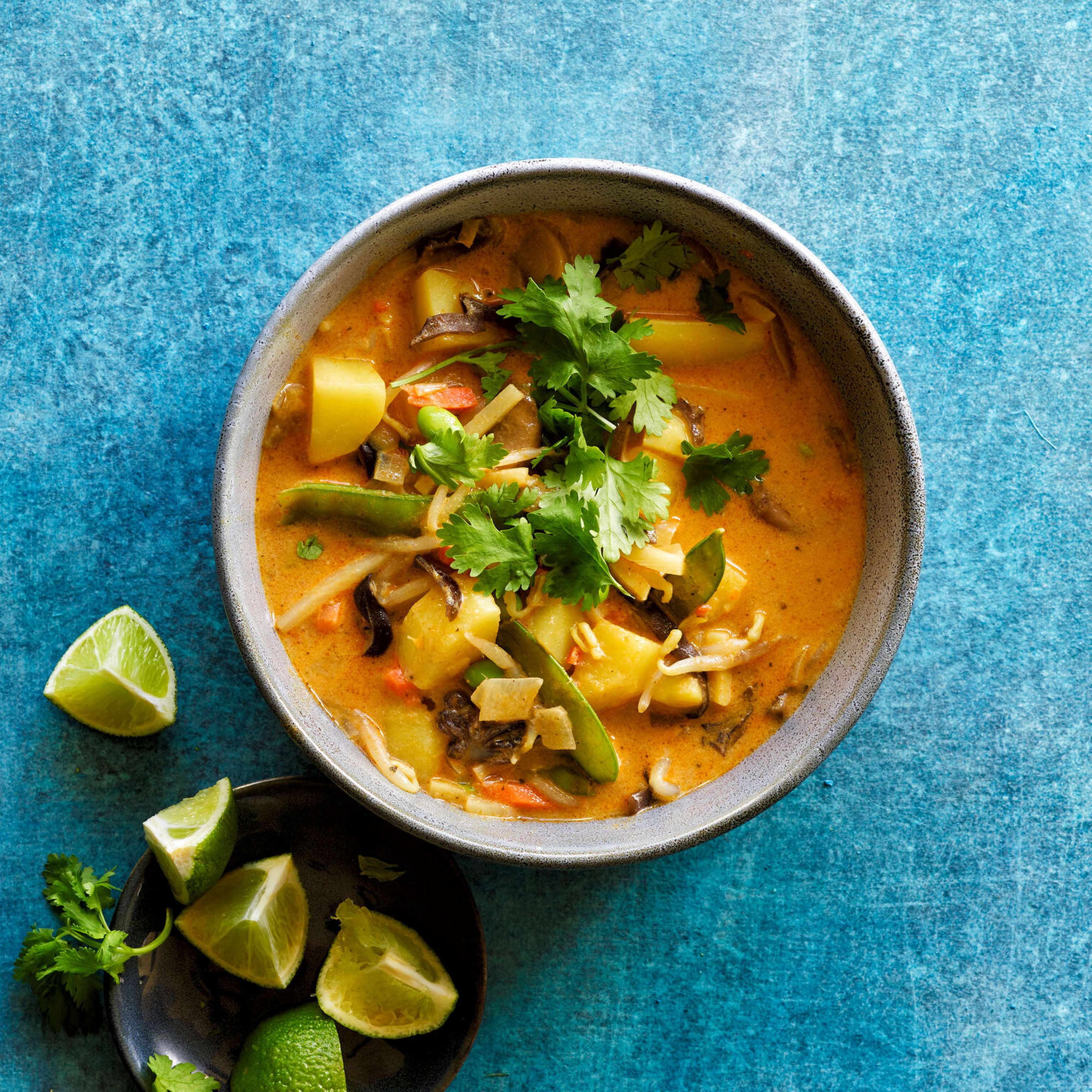 Rotes Thai-Curry mit pochiertem Poulet | Migusto