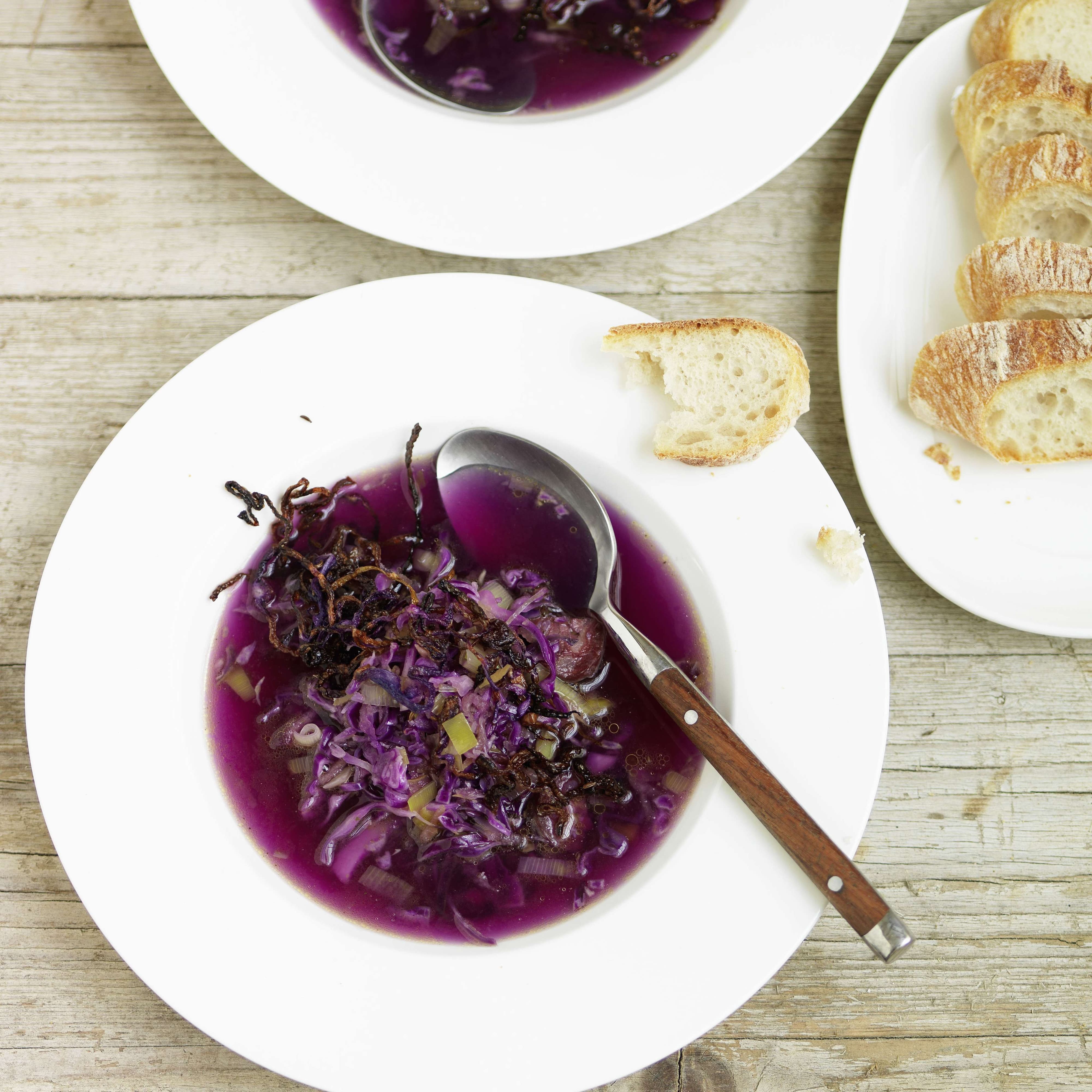 Rotkohl mit Äpfeln und Rauchmandeln | Rezept