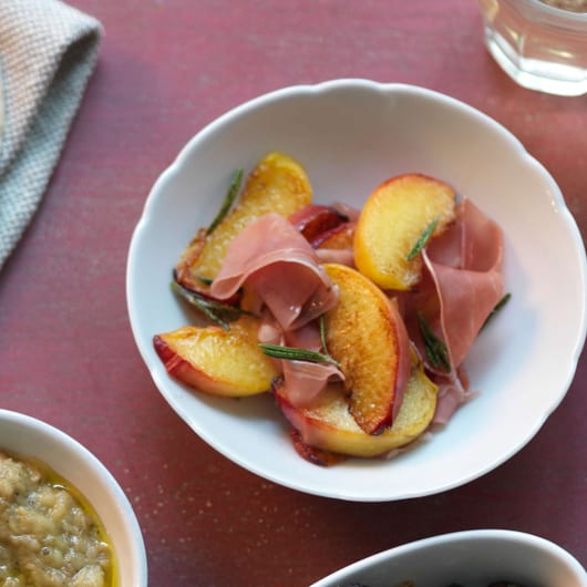 Melonen-Gazpacho mit Rohschinken-Chips | Migusto