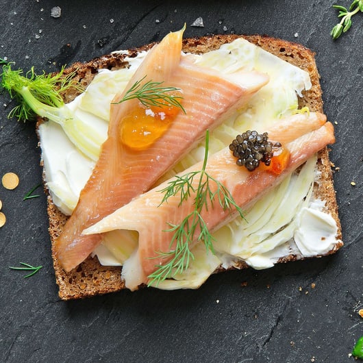 Rauchlachs mit Randen und Orangenschaum | Migusto